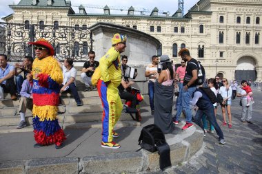 Rusya, Moskova, Temmuz 2018. Kızıl Meydan üzerinde fan bölge'de. 2018 FIFA Dünya Kupası Russia.Moscow, Rusya Federasyonu-Temmuz 6, 2018: bilet ile futbol taraftarları Dünya Kupası kapanış için-Moskova Kızıl meydanında. Futbol Dünya Kupası, Dünya Kupası 2018