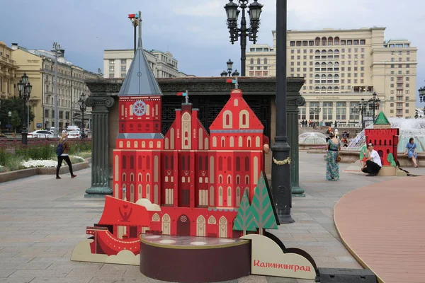 FIFA, 2018 katılan şehirlerin simgeleri. Kaliningrad şehir sembolü. Dünya Kupası, Moskova. Luzhniki üzerinde 15 Temmuz 2018.