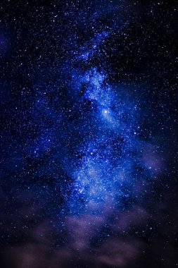 Gece gökyüzünde Samanyolu