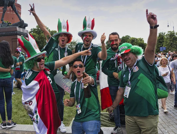 Rusia Moscú Junio 2018 Una Gran Cantidad Fans Plaza Roja — Foto de Stock