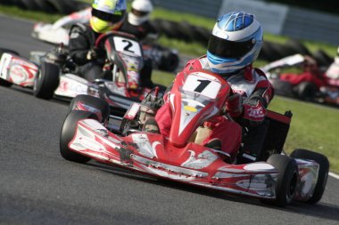 Kart yarış gününe gider.