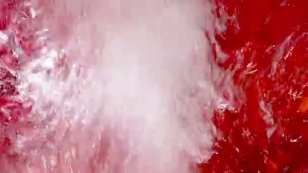 Wody Basenie Czerwony Wybuch Wody Pod Wysokim Ciśnieniem — Wideo stockowe