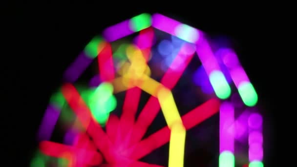 Grande Roue Déconcentrée Avec Décoration Colorée Éclairage Lampe Fluorescente Tourne — Video