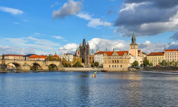 Praga Republika Czeska Października 2017 Piękna Jesień Widok Rzeki Prague — Zdjęcie stockowe