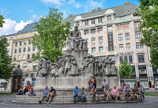 Budapeste Hungria Maio 2018 Estátua Poeta Mihaly Vorosmarty Praça Vorosmarty — Fotografia de Stock