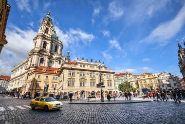 Prag, Çek Cumhuriyeti - 11 Ekim 2017: Barok kilise Lesser Town, Prague, Çek Cumhuriyeti için eski Aziz Nikolaos Kilisesi olduğunu
