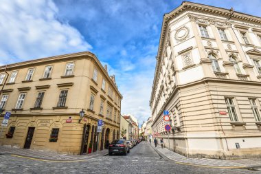 Prag, Çek Cumhuriyeti - 11 Ekim 2017: Restoran Stolet Karolyn Svetl sokak ve Konviktska Street, Prague, Çek Cumhuriyeti, Prag ' ın tarihi merkezinde yer almaktadır