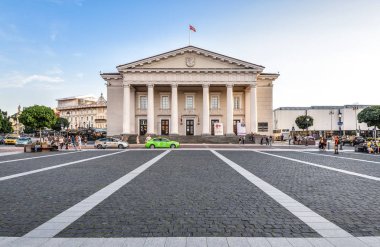 Vilnius, Litvanya - 17 Haziran 2015: Belediye Binası Vilnus eski şehir tarihi kısmında. Litvanya.