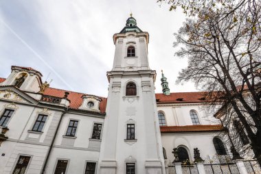 Prag, Çek Cumhuriyeti - 10 Ekim 2017: Strahov Manastırı Strahov, Prague, Çek Cumhuriyeti bulunur ve 1140 kuruldu