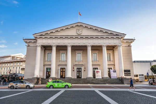 Vilnius, Litvanya - 17 Haziran 2015: Belediye Binası Vilnus eski şehir tarihi kısmında. Litvanya.