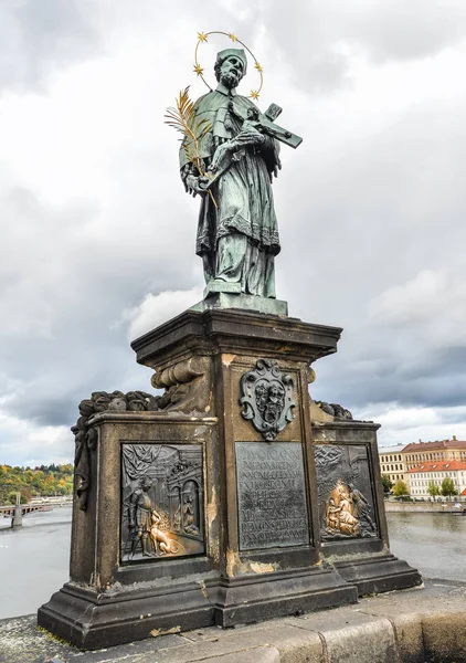 Prague République Tchèque Octobre 2017 Sculpture Près Ancien Pont Charles — Photo