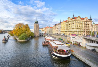 Prague, Çek Cumhuriyeti - 9 Ekim 2017: Kampa Adası, Prague, Çek Cumhuriyeti. Kampa Adası Vltava Nehri'Mal Strana şeytanın akışı olarak adlandırılan kanal tarafından ayrılır.
