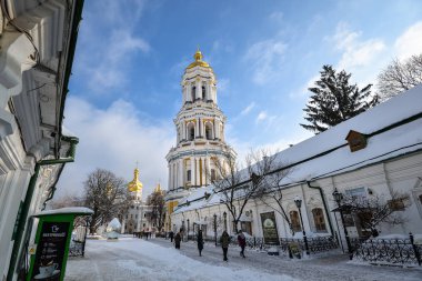 Kiev, Ukrayna - 10 Ocak 2019: Güzel kış görünümü Ulusal Kiev-Pechersk tarihsel ve kültürel korumak veya Pechersk Lavra mağaralar da Kiev Manastırı