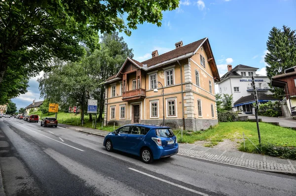 Bled Eslovênia Maio 2018 Fachadas Hotéis Antigos Pequena Cidade Perto — Fotografia de Stock