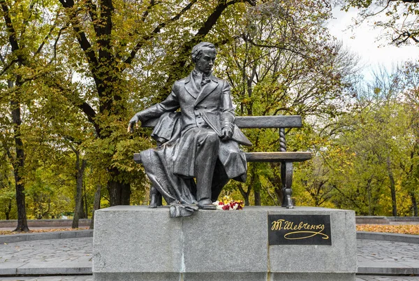 塔拉斯纪念碑在切尔尼戈夫舍甫琴科 — 图库照片