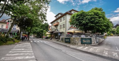 Bled old town, Slovenya caddesinde binanın eski güzel cepheleri görünümü
