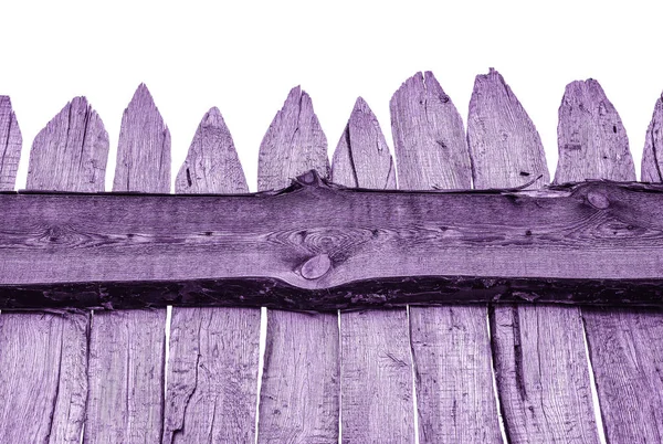 Деревянный забор изолирован на белом. Старые панели. Шаблон или макет . — стоковое фото