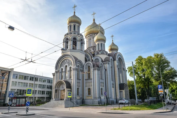 A Igreja Ortodoxa de São Miguel e São Constantino é uma igreja ortodoxa russa na cidade velha de Vilnius, Lituânia. . — Fotografia de Stock