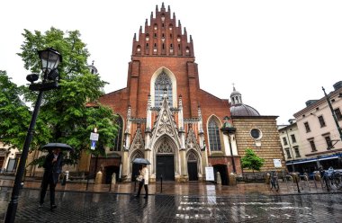Kutsal Teslis Eski Bazilikası, Krakow Polonya görünümü