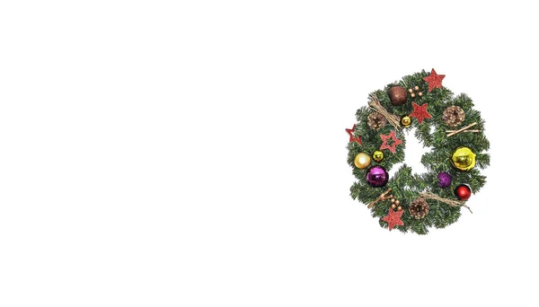 하얀 배경으로 고립 된 크리스마스 화환 — 스톡 사진