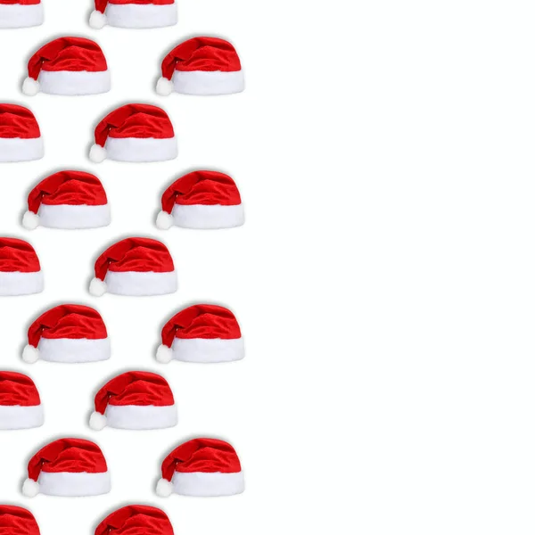 Papai Noel chapéu vermelho isolado no fundo branco. Chapéu de Natal vermelho ou chapéu sem costura padrão de ano novo — Fotografia de Stock