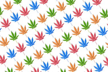 Kenevir ya da kenevir renkli yaprakları mavi arka planda çapraz desen. Sonbahar arkaplanı