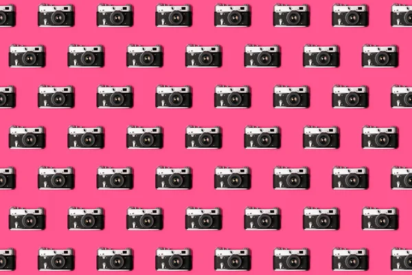 Ρετρό Κάμερα Απομονώνονται Φωτεινό Ροζ Φόντο Δημιουργικό Μοτίβο Ιδέα Της — Φωτογραφία Αρχείου
