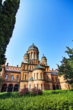 Chernivtsi Ulusal Üniversitesi, Ukrayna. Pencere bukovinian ve Dalmaçya metropolitans ikamet. Romano-Bizans tarzı dekor Rönesans mimarisinin motiflerle, Gotik ve Mağribi tarzı.