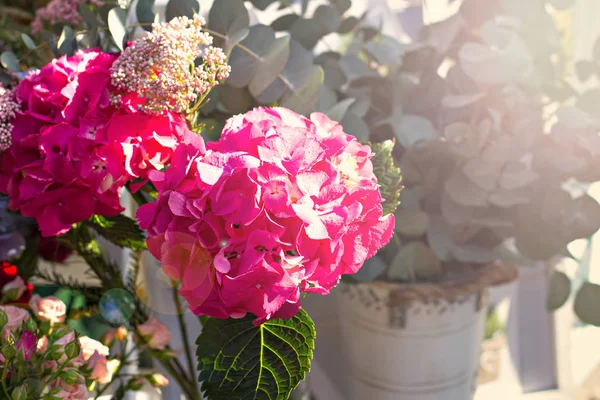 Bellissimi Mazzi Fiori Sul Mercato Vetrina Con Fiori Vendita Fiori — Foto Stock