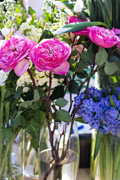 Hermosos Ramos Flores Mercado Escaparate Con Flores Venta Flores Floristería —  Fotos de Stock