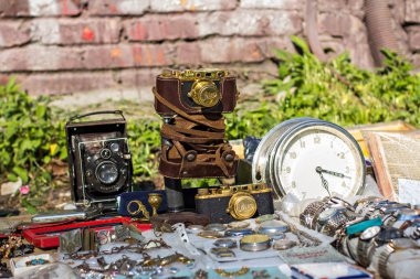 -2018, Kiev, Ukrayna olabilir. Podol pire piyasada counter. Bit pazarı Andreevsky spusk. Antika, antika şeyler.