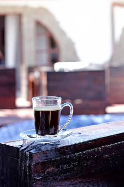 Una Taza Espresso Una Piscina Fondo Café Matutino Desayuno Verano —  Fotos de Stock