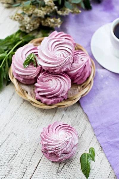 Ev yapımı hatmi mor. Siyah frenk üzümü, böğürtlenli şekerlemeler.