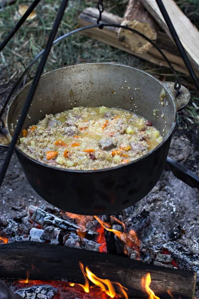 Горшок Мяса Костре Прогулки Летние Каникулы Отдых Свежем Воздухе Еда — стоковое фото