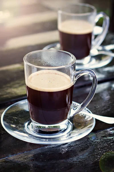 Zwei Espressotassen Auf Einem Dunklen Holztisch Kaffee Morgen — Stockfoto