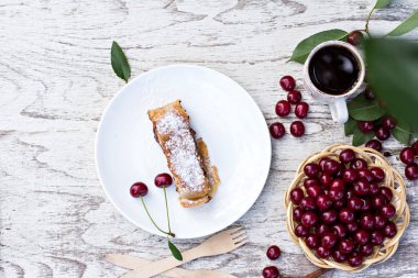 Strudel kiraz ve çikolata ile