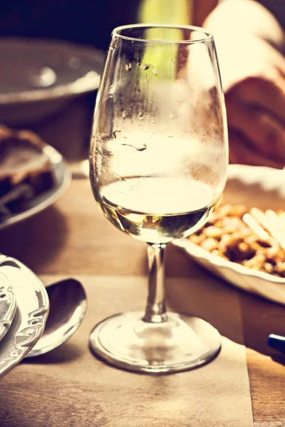 Copas Con Vino Blanco Degustación Vino Viñedo —  Fotos de Stock