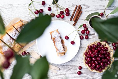 Strudel kiraz ve çikolata ile