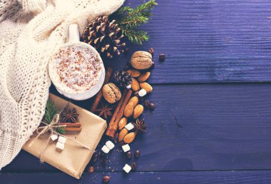 Kakao, kahve, Hediyelik, köknar dalı, fındık, koniler, rahat örgü battaniye. 