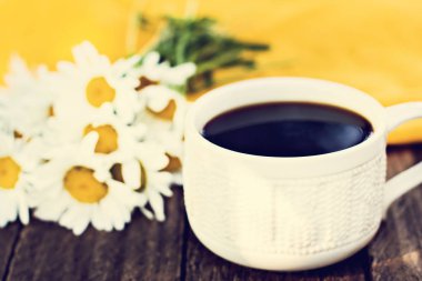 spresso kahve ve yaz çiçek. Yaz Kahvaltı.