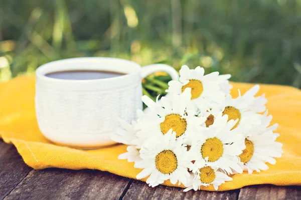 Spressokaffee Und Sommerblumen Sommerfrühstück — Stockfoto