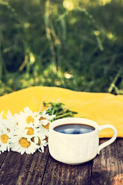 Spressokaffee Und Sommerblumen Sommerfrühstück — Stockfoto