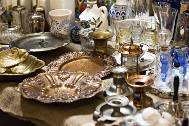 Aralık, 2017, Ukrayna, Kiev-bit pazarı. Vintage kol düğmeleri, süs eşyaları koleksiyonu. Vintage Fuarlar, sergiler, çarşılar