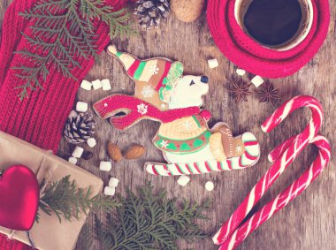 Noel kurabiye. Ayı bir kızak üzerinde sürme. Kış dekor. Noel nayurmort.