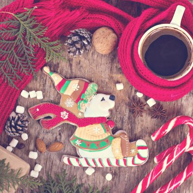 Noel kurabiye. Ayı bir kızak üzerinde sürme. Kış dekor. Noel nayurmort.