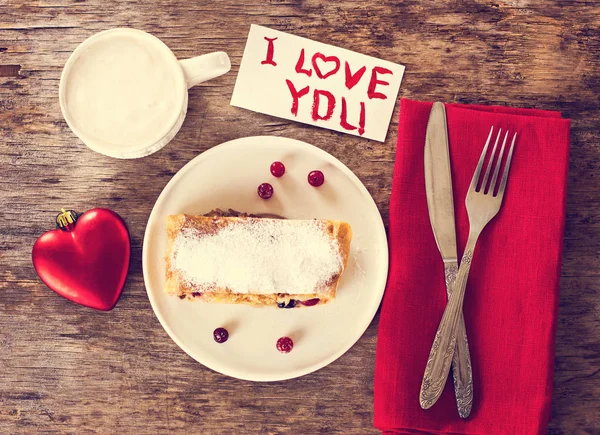Strudel Valentine Days Decor Strudel Pie Cranberries Powdered Sugar Valentine — Stock Photo, Image