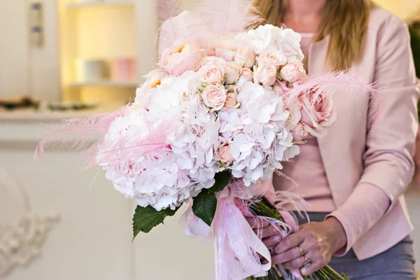 Гарний Букет Ніжними Квітами Трояндами Гортензіями Рожево Білий Букет Весільний — стокове фото