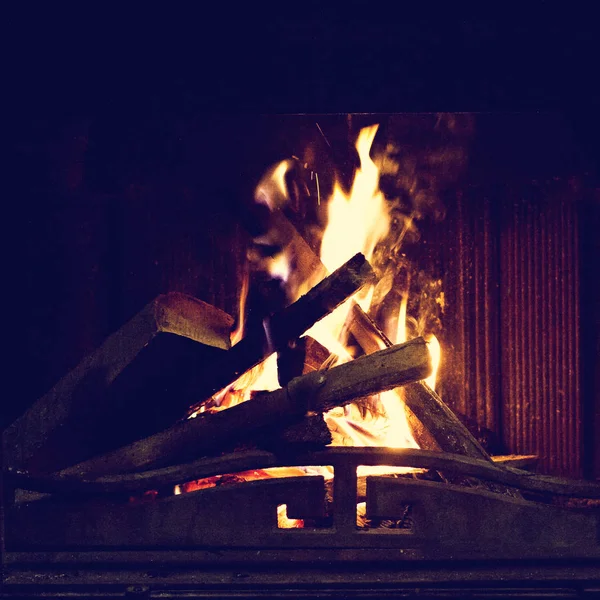 Madeira Queimando Uma Lareira Aconchegante Casa Fogo Arde Lareira Inverno — Fotografia de Stock