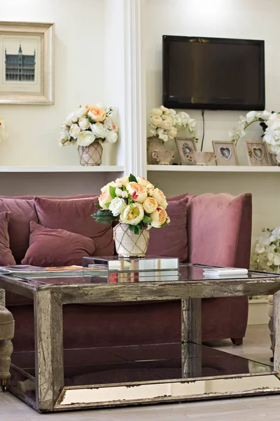 Beautiful Classic Interior Sofa Table Chair Vase Flowers — Stock Photo, Image