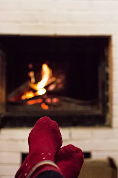 Otthon Egy Hangulatos Kandalló Fatüzelésű Tűz Kandallóban Burns Téli Karácsonyi — Stock Fotó